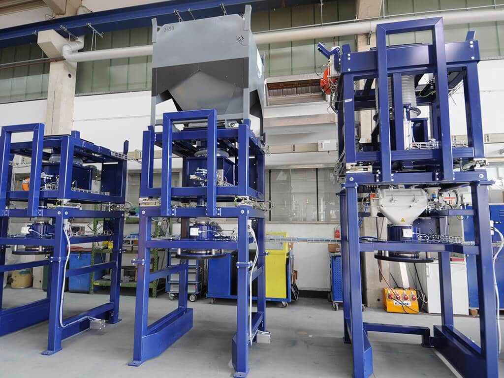 Container emptying station