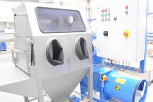 Sack emptying cabin type SK